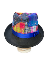 Load image into Gallery viewer, Woody Love Trilby
